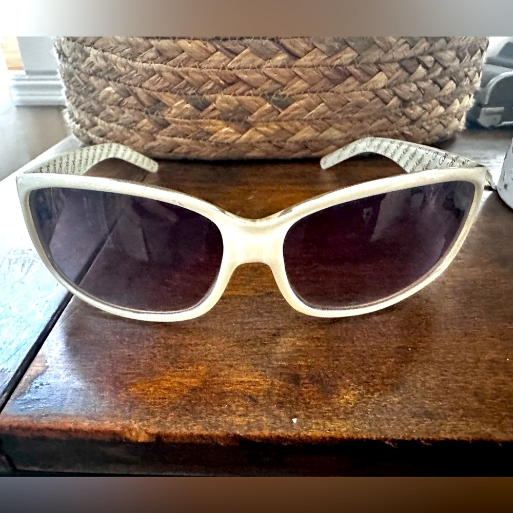 Calvin Klein Y2K Sunglasses from 2001 Off white/ White